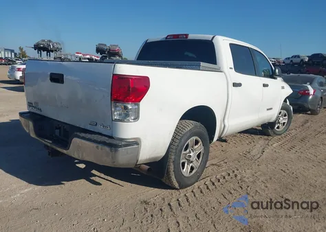2010 Toyota Tundra Grade 5.7L V8 z USA, uszkodzony, nr VIN 5TFDW5F10AX111024